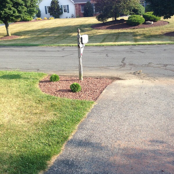 landscape picture of landscaping around a mailbox